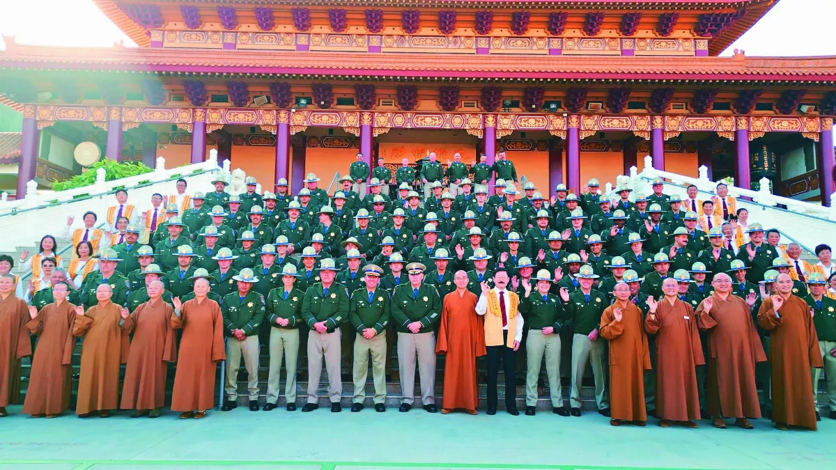 西來寺迎接公路警察 守護社區安全