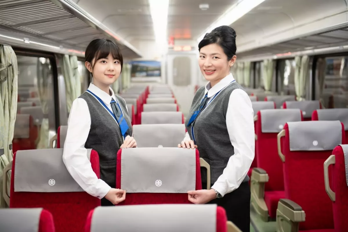 從繽紛到簡約灰 台鐵座椅枕巾改版