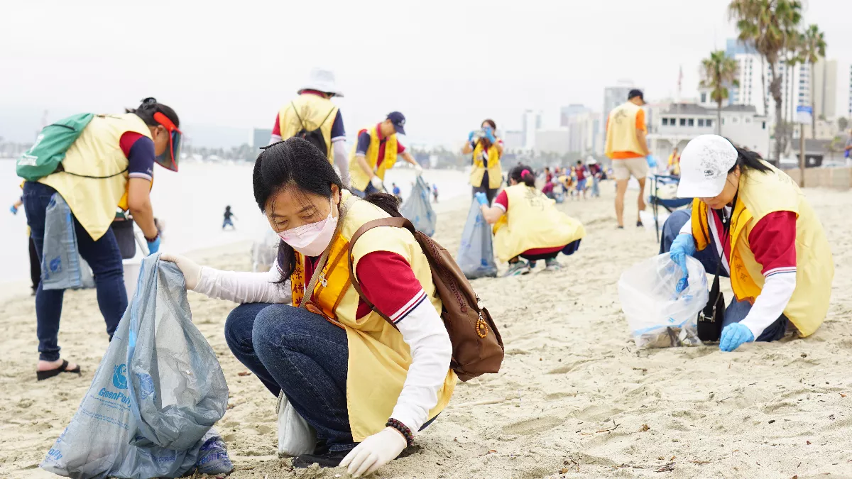 BLIA LA Members Rejuvenate Their Spirits by Cleaning the Beach for International Coastal Cleanup Day