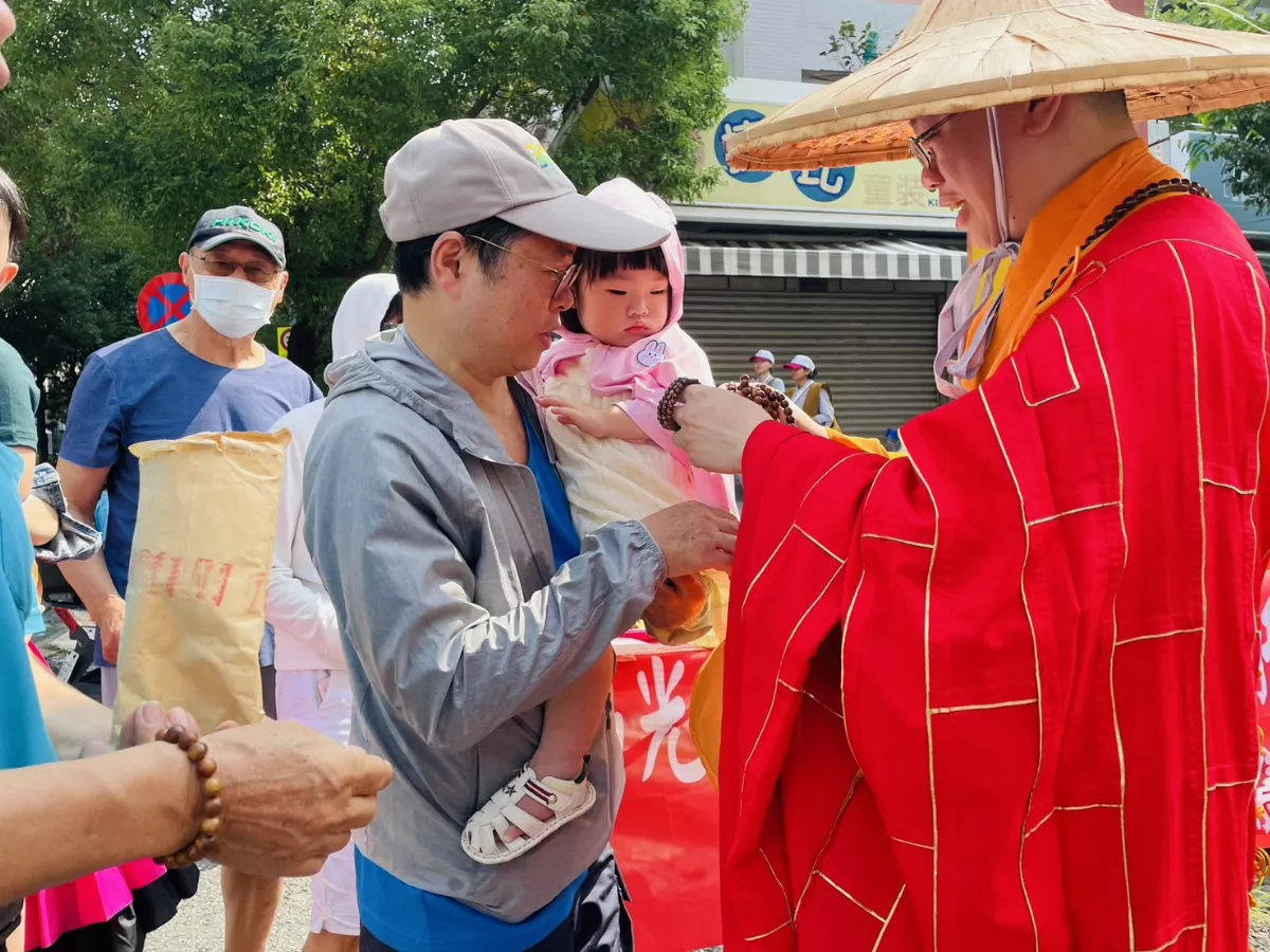 百萬人行腳托鉢 佛光山為教育種福田