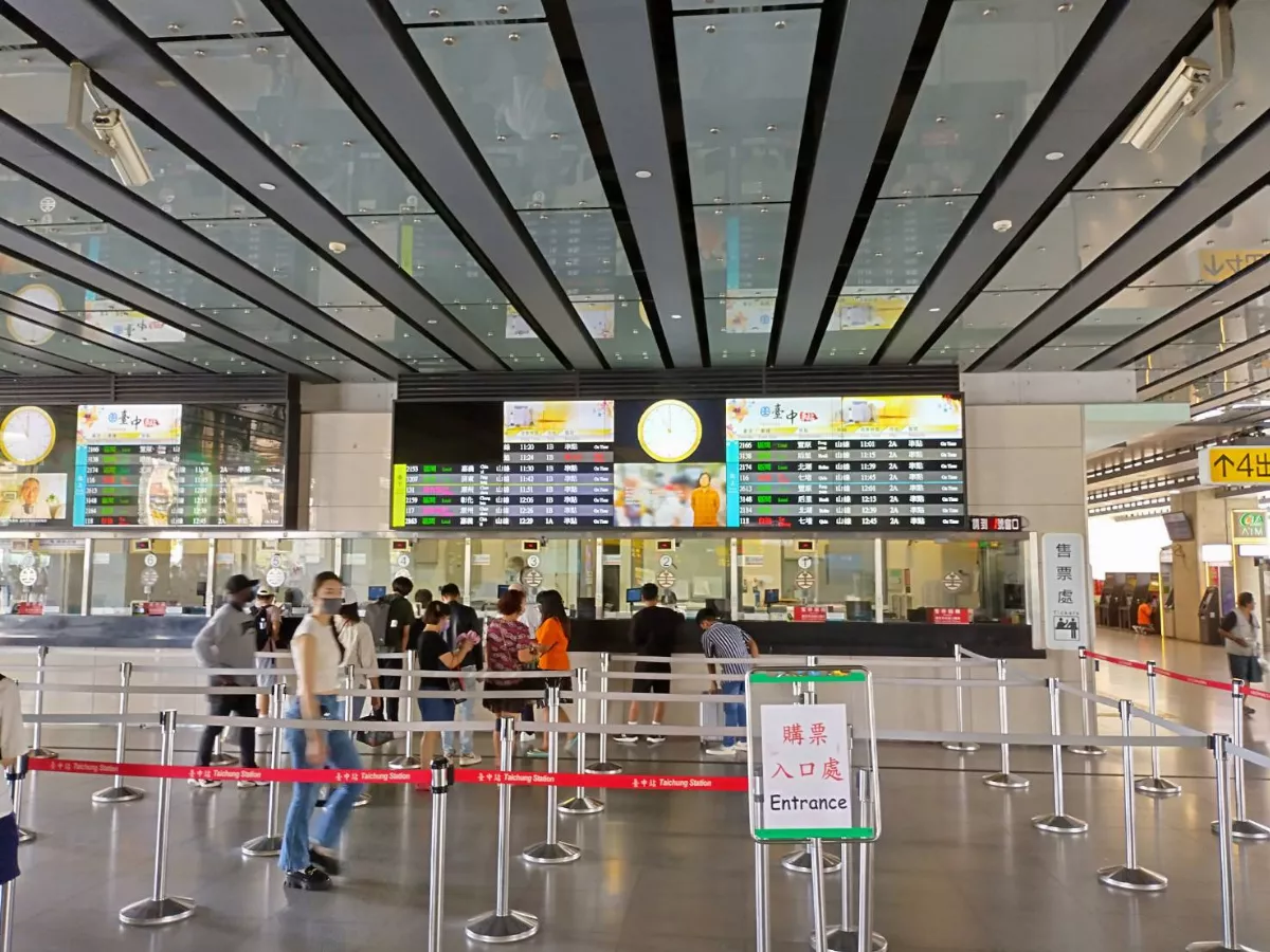 旅客換票誤傷售票員　台中車站報警處理