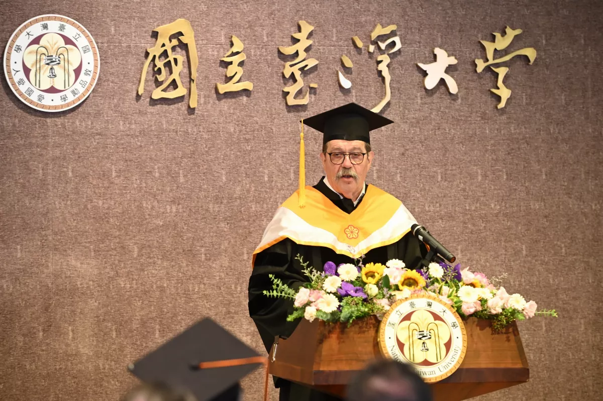 諾貝爾物理獎得主艾斯佩特  獲台大名譽博士