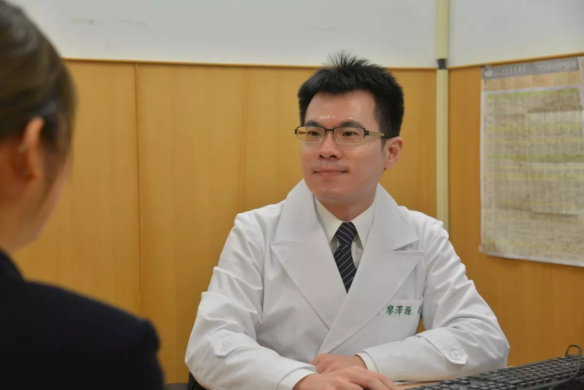 30歲男冒痘流膿多年 罕見汗腺炎作祟