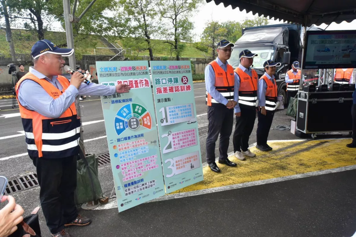 大型車路口安全強化　交長親自督導稽查