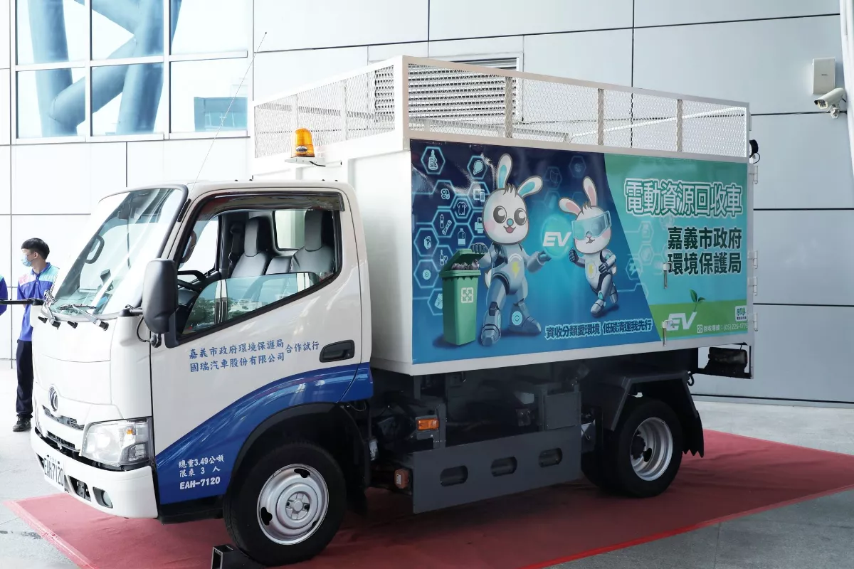 打造低碳城市 全台首創純電動資源回收車開跑 
