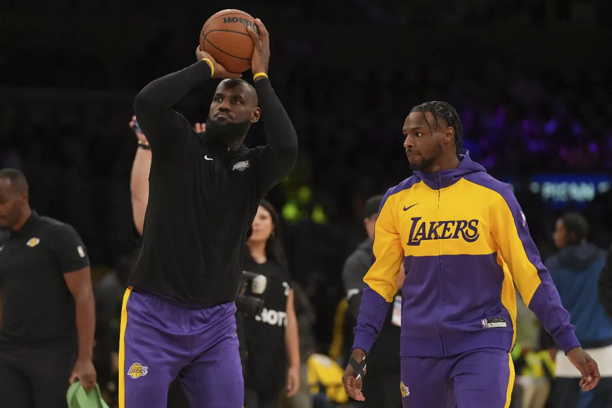 NBA／史上第1次 詹姆斯父子檔開幕戰合體上陣