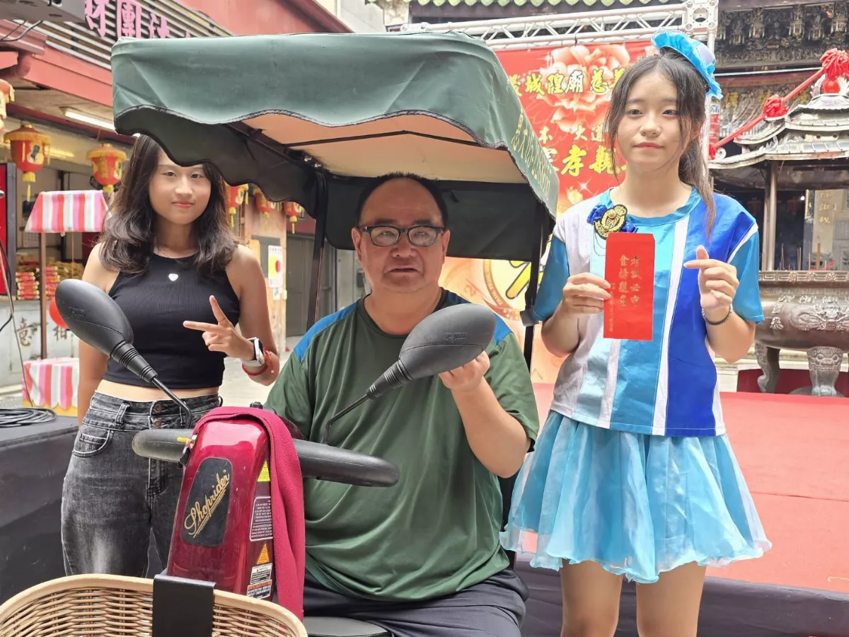 扛家計報父恩 女學生獲頒城隍孝親獎