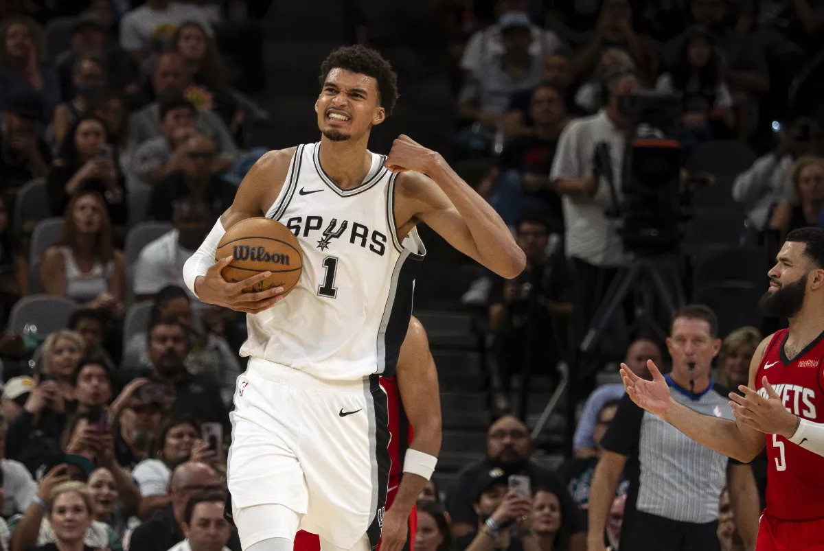 NBA／溫班亞馬全能高調 馬刺主場開幕擊墜火箭