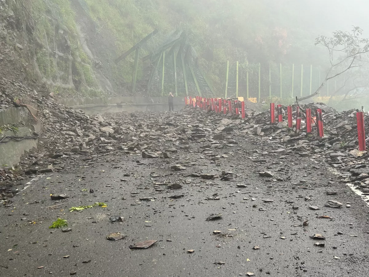藤枝聯外道路邊坡二次崩塌 道路封閉雙向管制