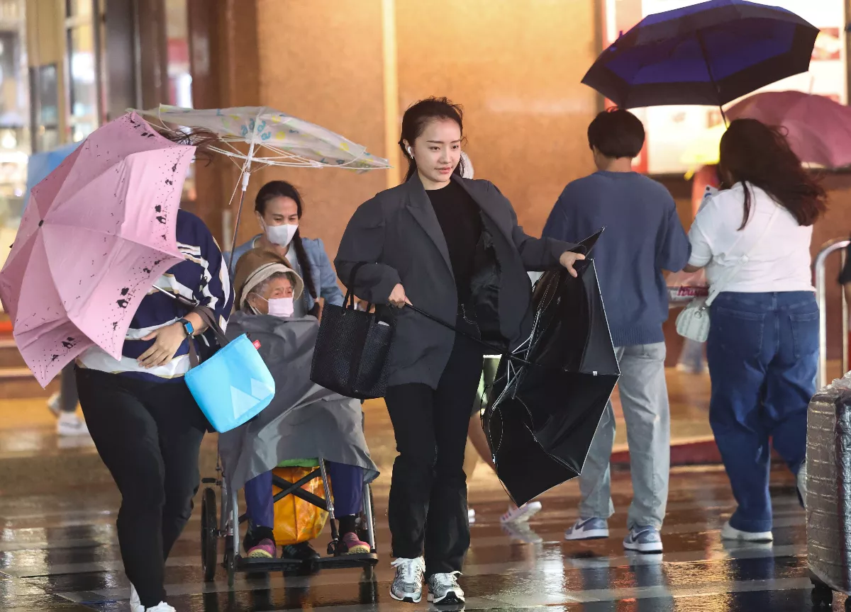 強颱康芮來勢洶洶 全台31日停班課