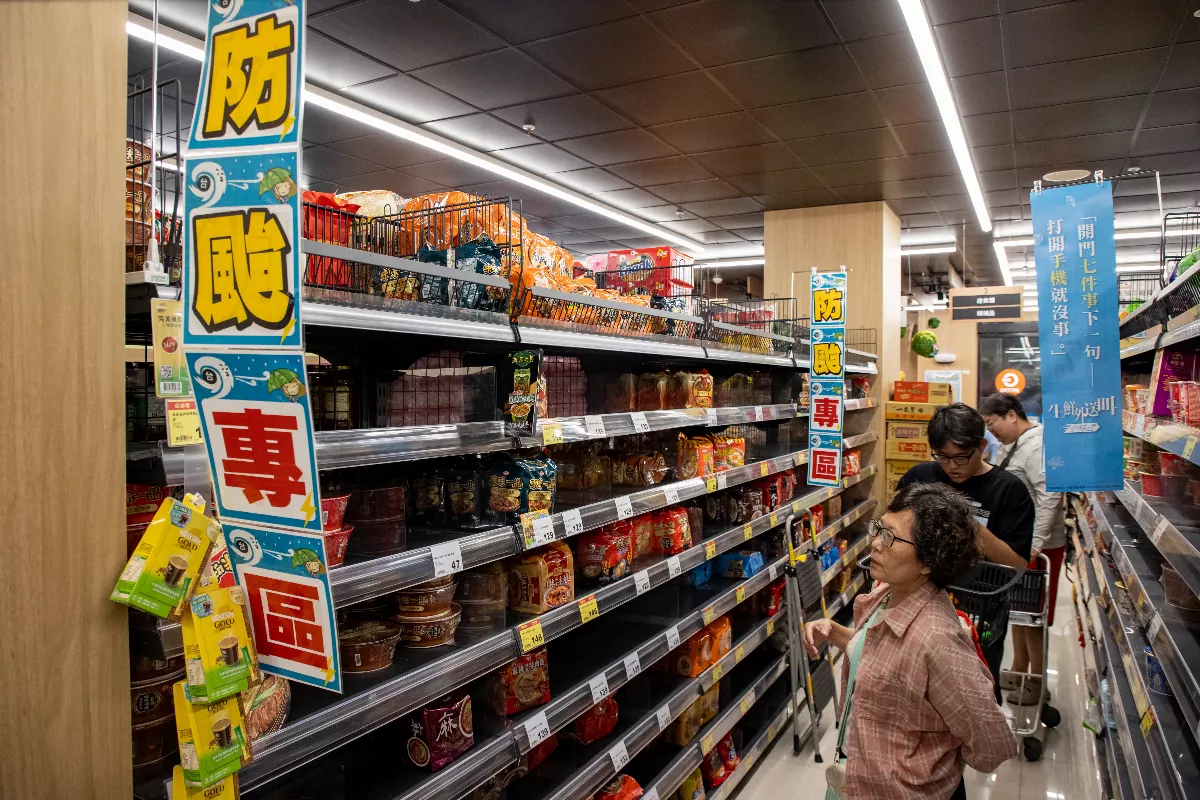 全台放颱風假 哪些超市、量販店可以採買捕貨？