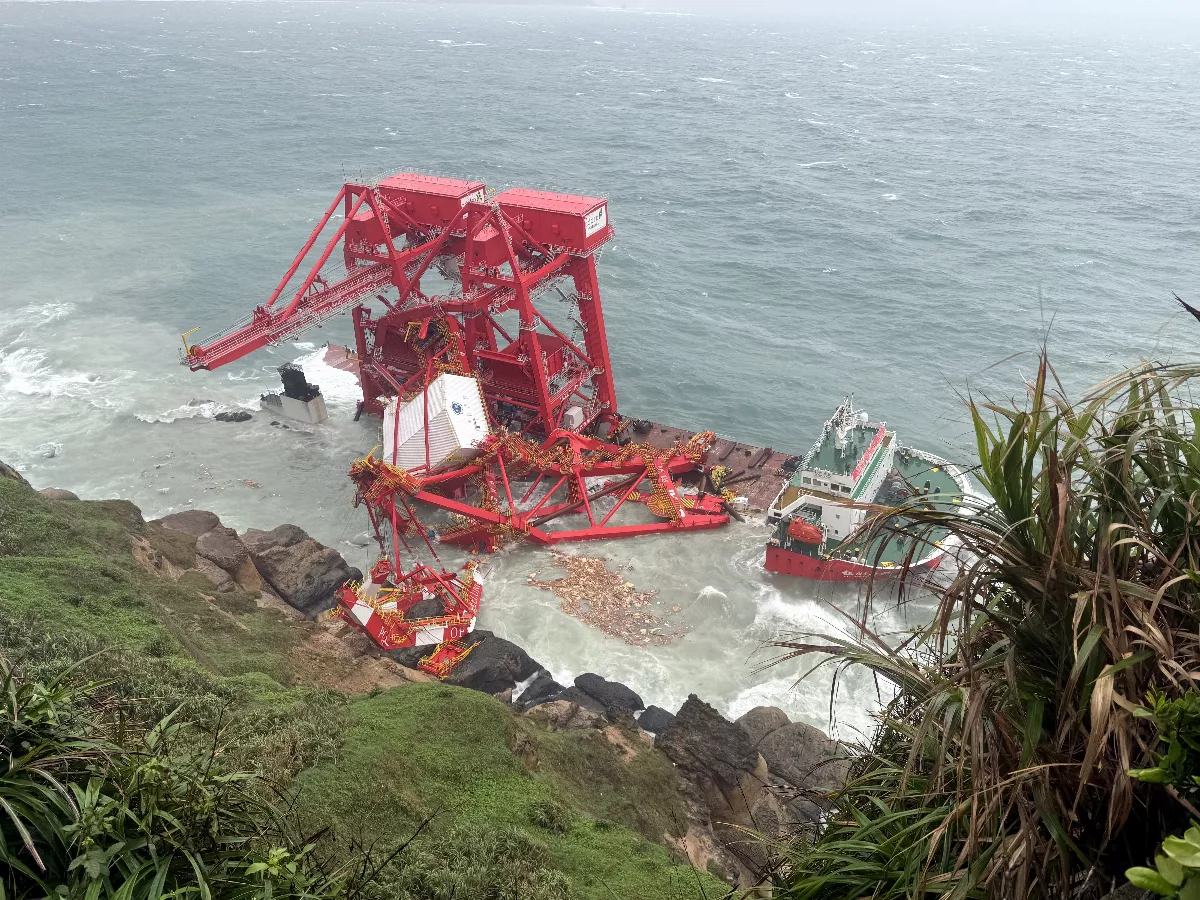 鈺洲啟航貨輪擱淺 重油恐汙染三芝、金山至基隆海域