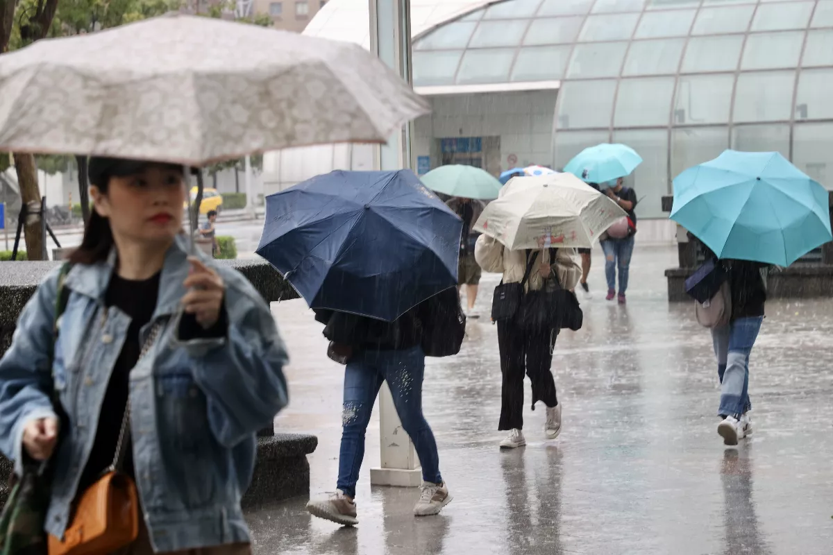 康芮暴風圈縮小 晚間雲林麥寮鄉出海