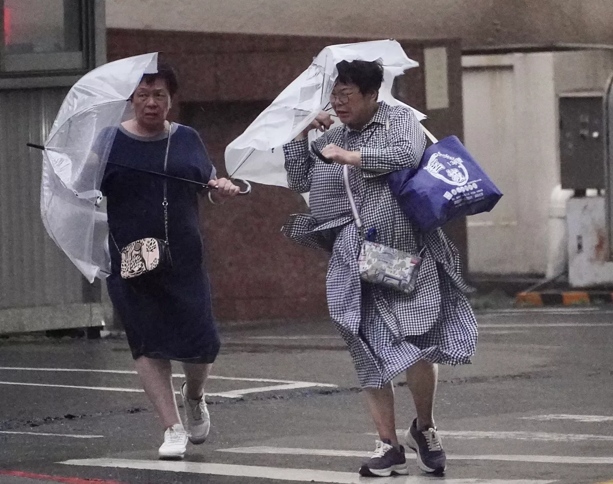 不斷更新／康芮颱風已出海 1日全台停班課資訊一次看