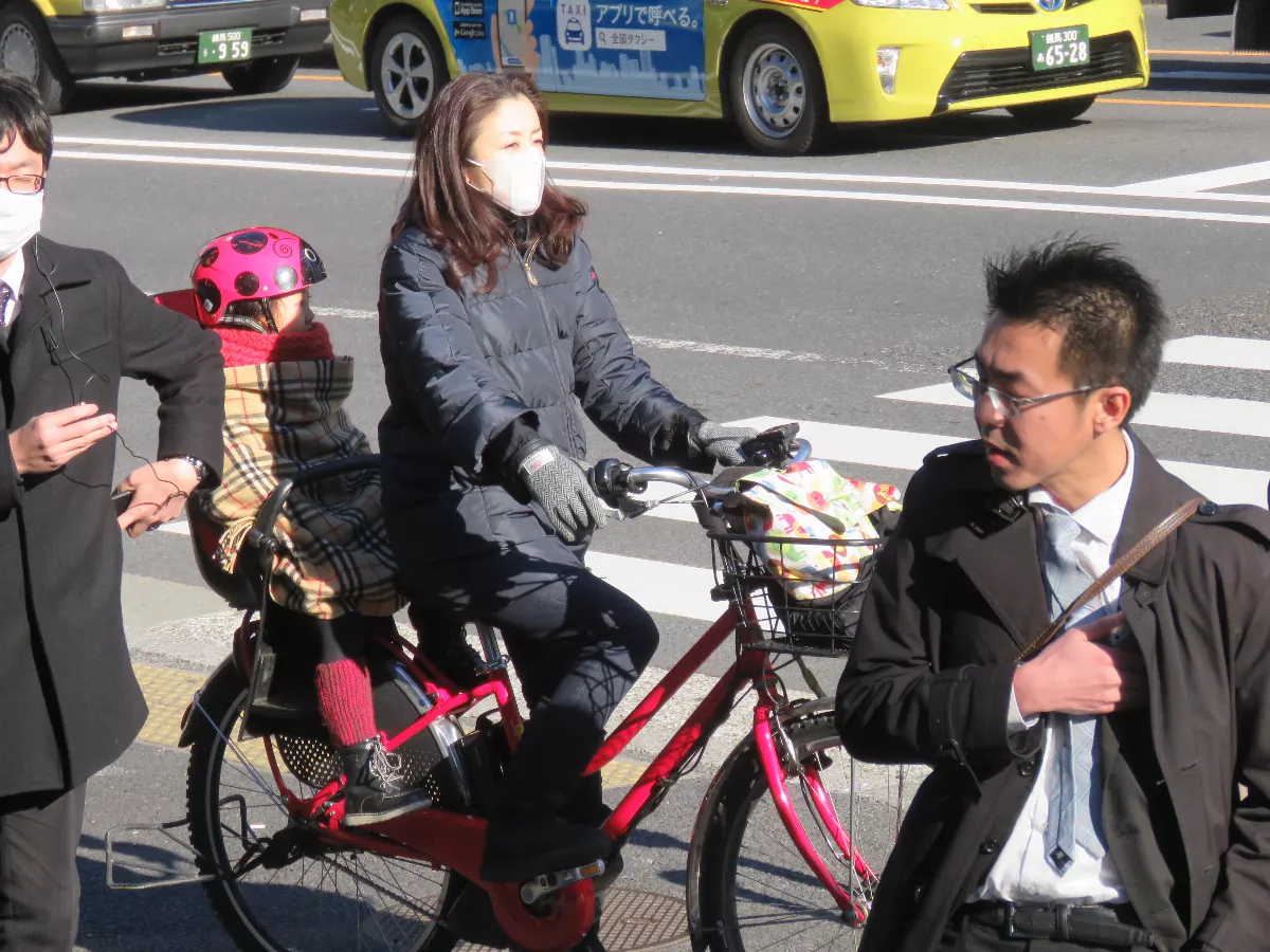 日本道路交通法修訂 騎腳踏車滑手機最重囚6月、酒駕關3年