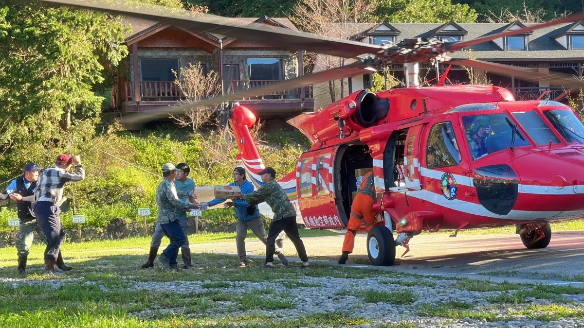空勤直升機到了  司馬庫斯孤島危局紓解