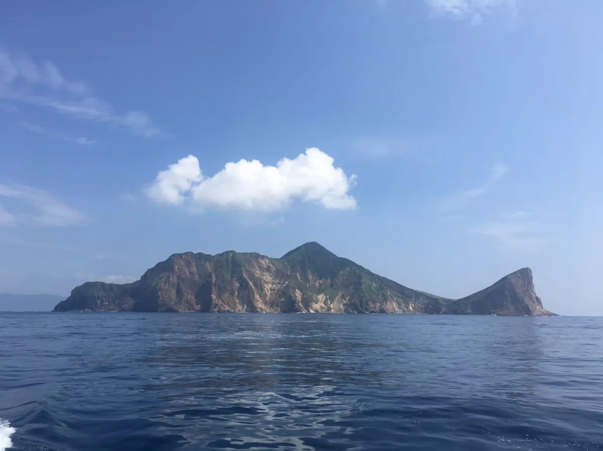 一座山和一座島