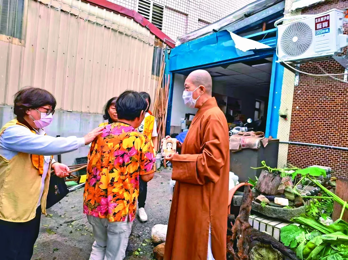 康芮重創花蓮 月光寺馳援關懷