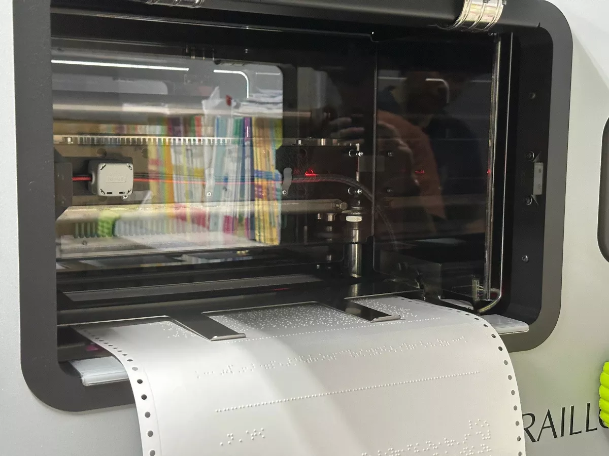 點字教材高效列印 助視障孩童學習