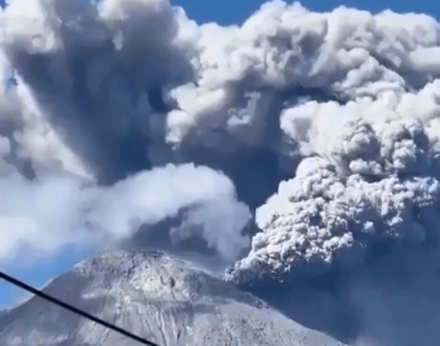 佛羅雷斯島火山持續噴發  印尼擬撤離1.6萬人