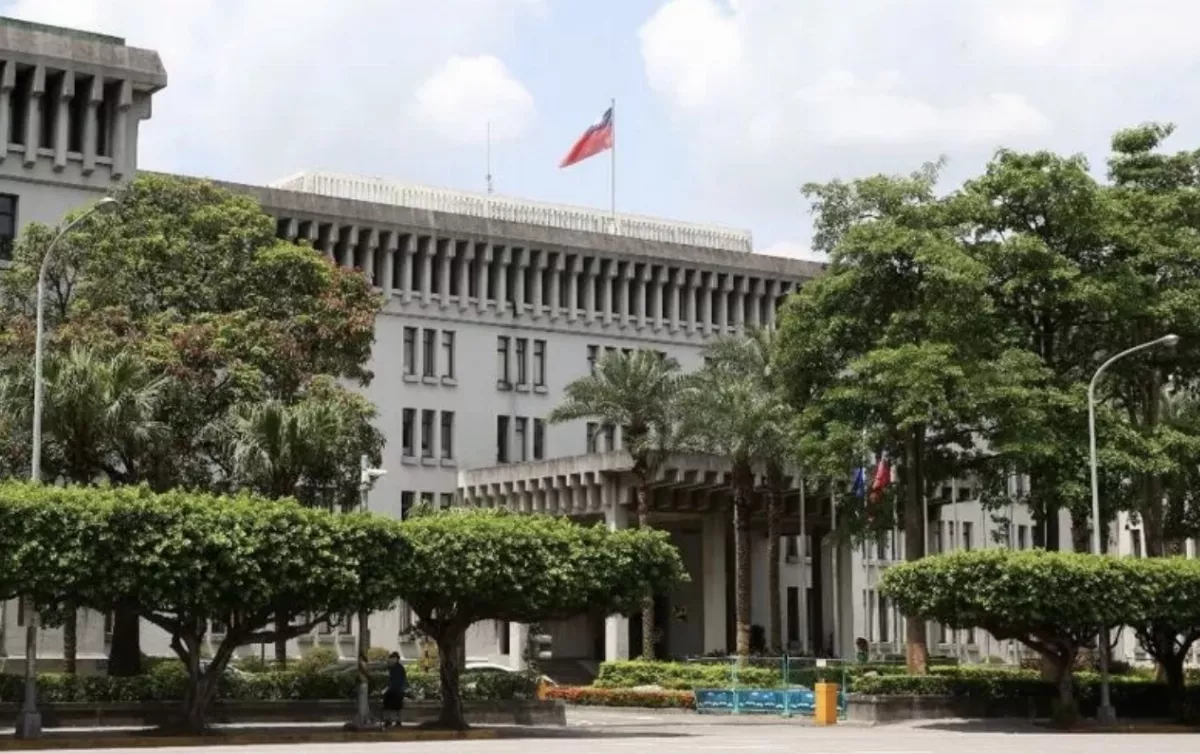 有條件放寬線上換護照 設籍台灣旅外成年適用