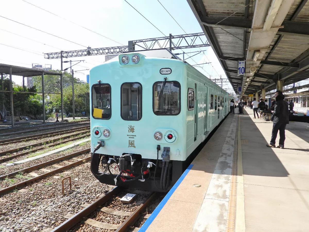 全台首創甜點列車 絕美馬卡龍色「海風號」