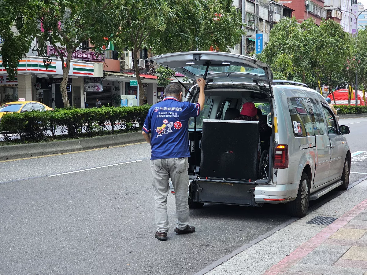 台北市民注意   北市「營業用共用臨停區」上路