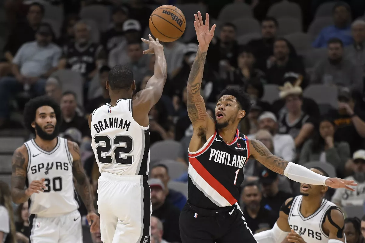 NBA／拓荒者主將相隔301天回歸 馬刺三分雨主場留勝
