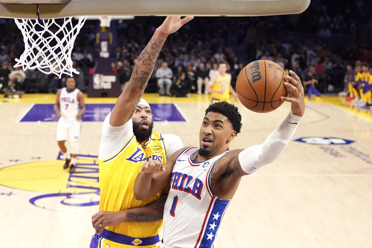 NBA／AD復出偕詹皇大三元 湖人主場擊敗76人