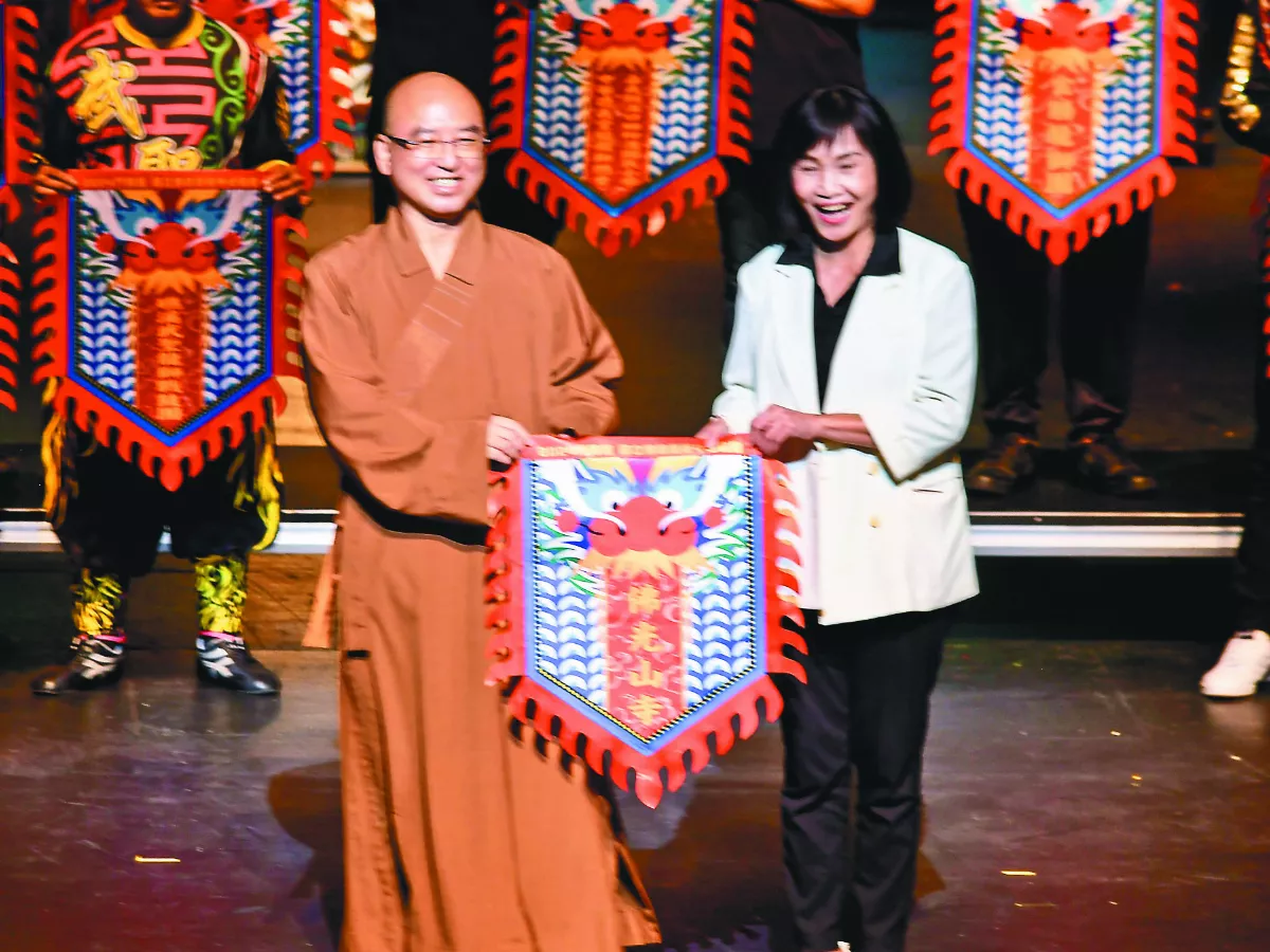 佛光山祥龍飛進戲曲中心  鬥陣趣掀高潮