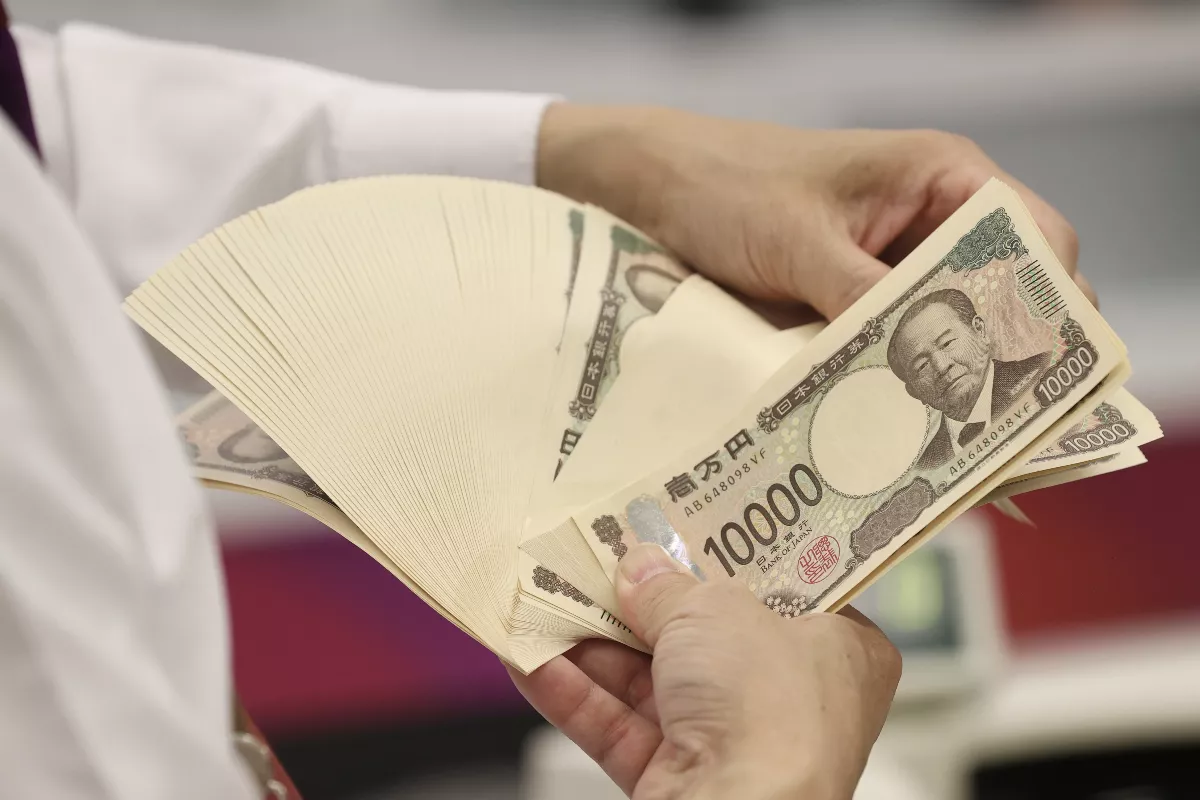 日圓匯率貶至7月來最低 當局干預機率提升
