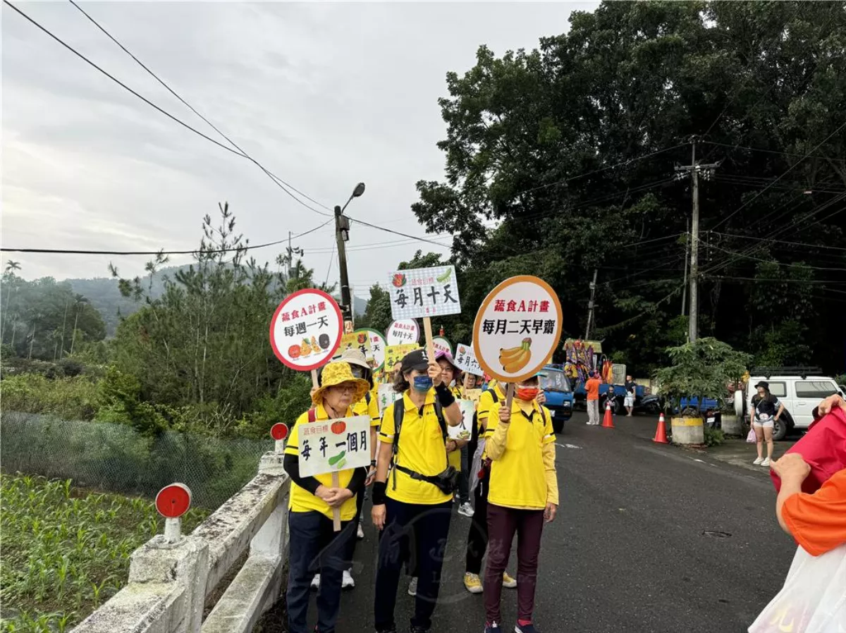 國姓搶成功 清德寺遶境宣傳蔬食