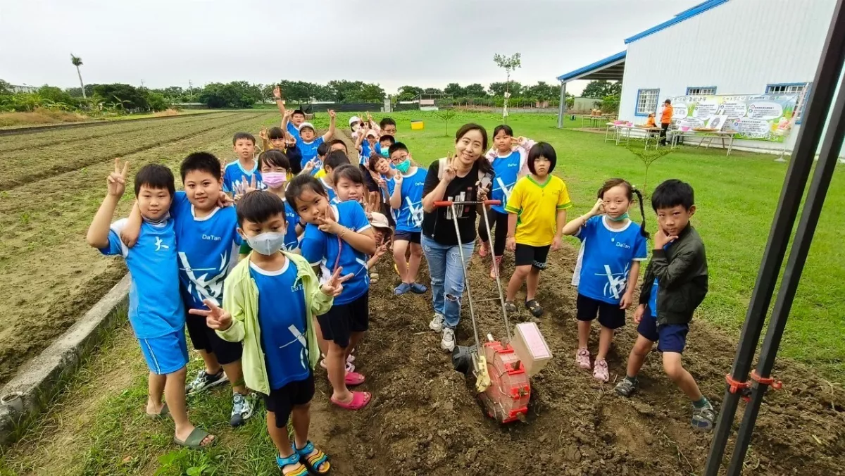 身體力行愛地球  學子化身小農夫體驗友善農場