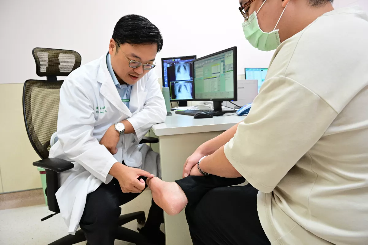 瘋球賽不忌口 腳趾長出痛風石