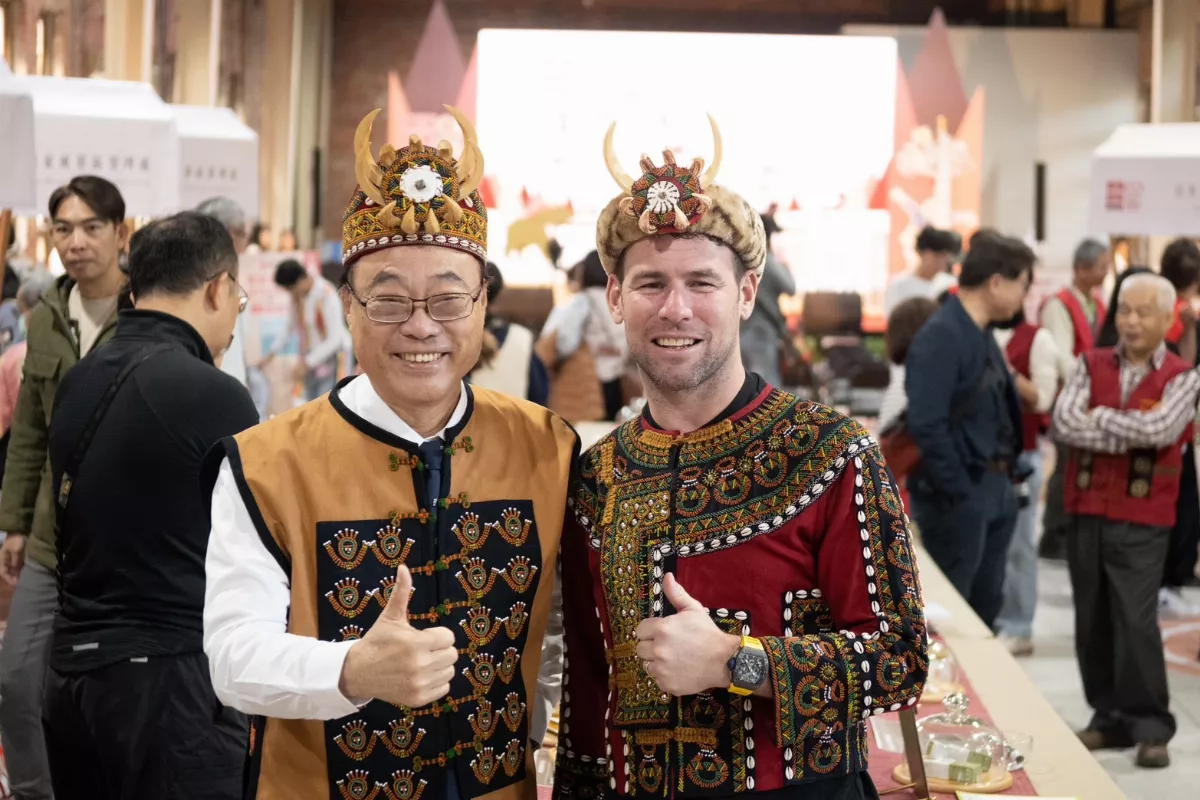 台灣部落觀光嘉年華登場 環法賽傳奇車手著排灣服飾參與開幕