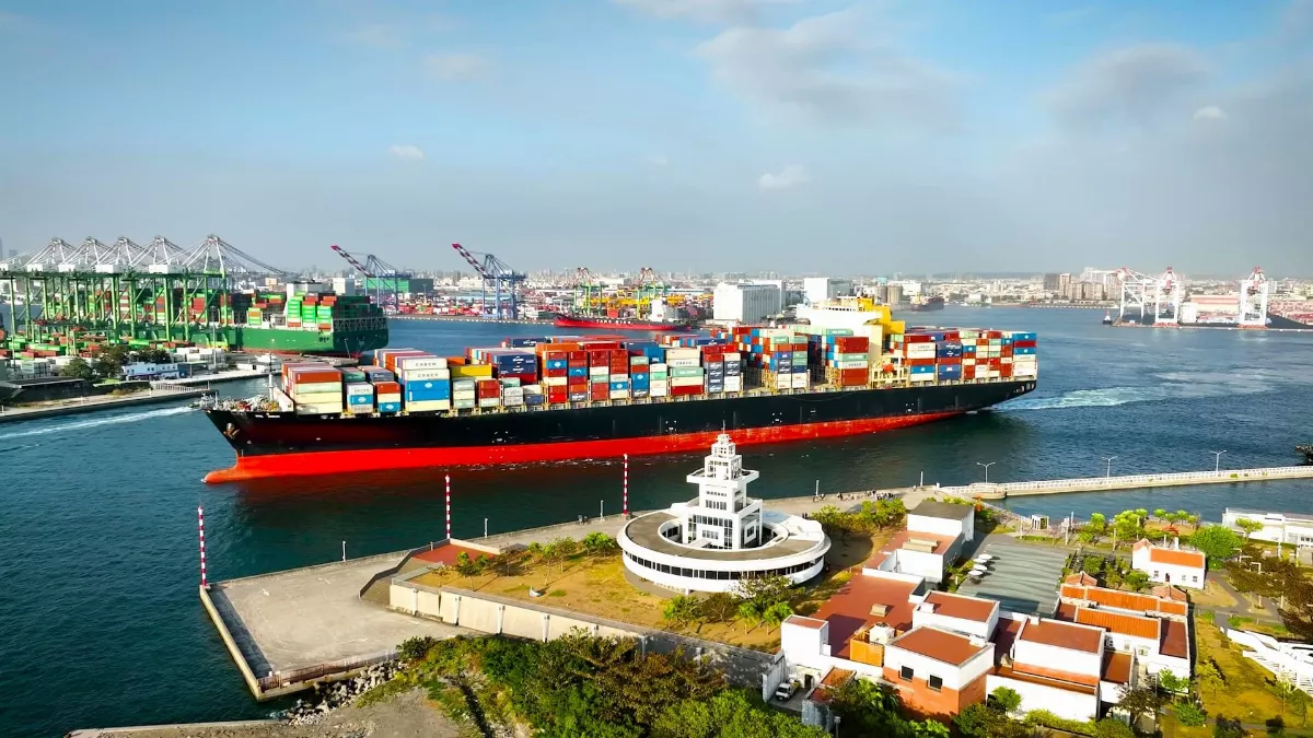 紅毛港鄉親回娘家 重現新船下水灑糖擲吉榮景