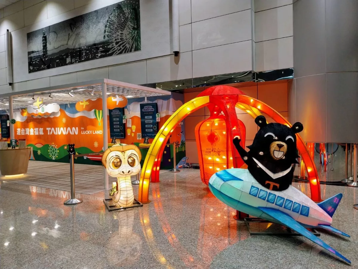 迎接2025台灣燈會 桃機大廳置燈先體驗