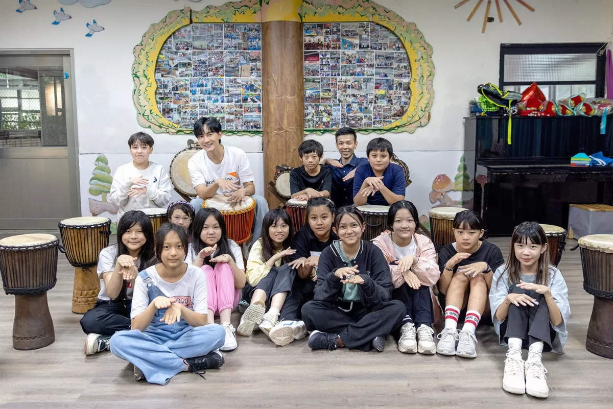 方莞靈、鄭元暢傳遞希望 世界展望會「紅包傳愛」24年