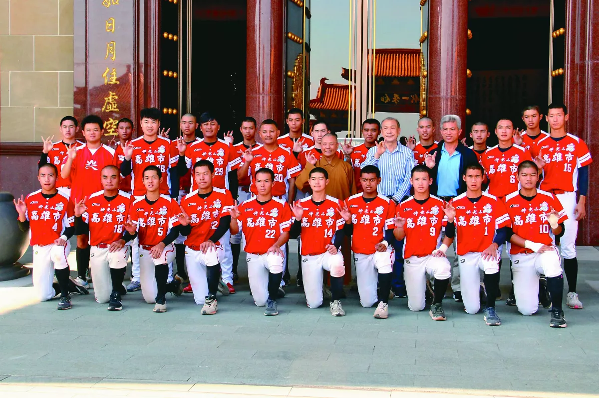 普中棒球隊禮拜星雲大師  期許做最好的自己