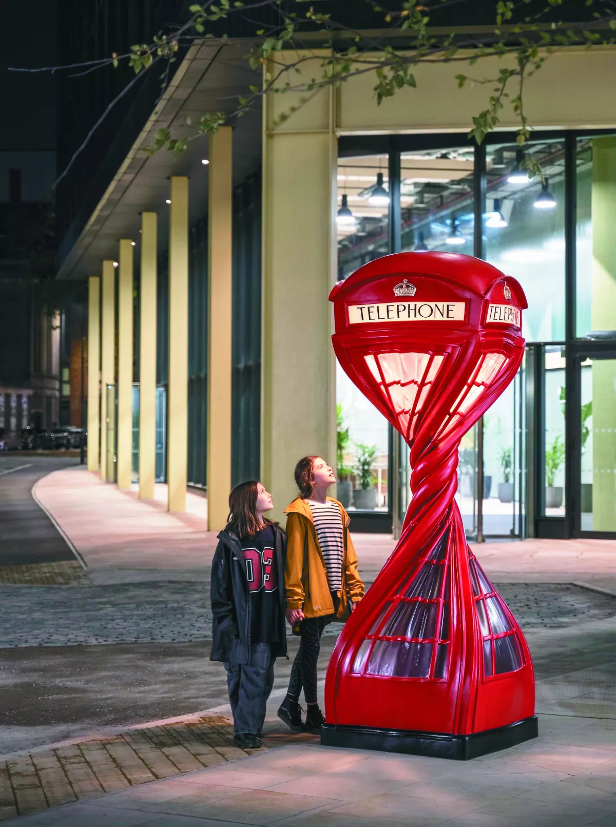 扭轉城市風景 路燈打蝴蝶結