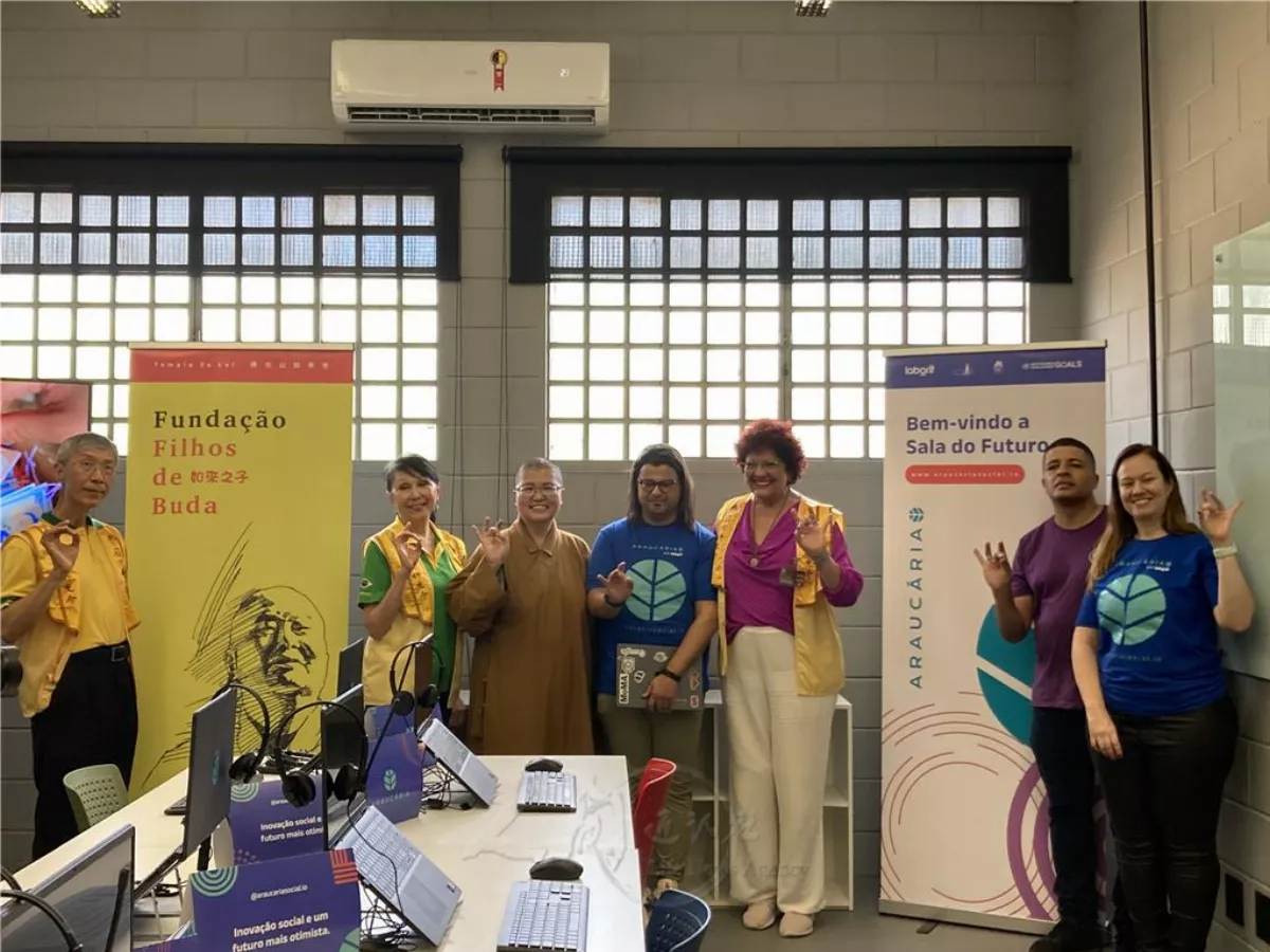 電腦未來教室啟用   如來之子點亮希望