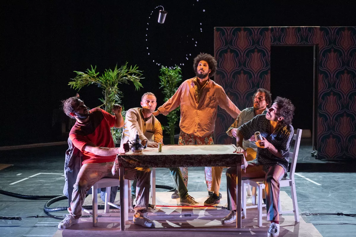 銀河集會馬戲《超展開》 人類在崩塌世界中綻放創造力