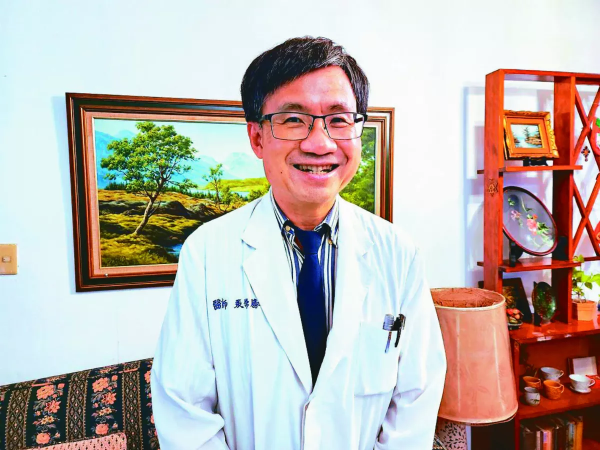 坐輪椅仍堅持看診 張常勝造福偏鄉醫療