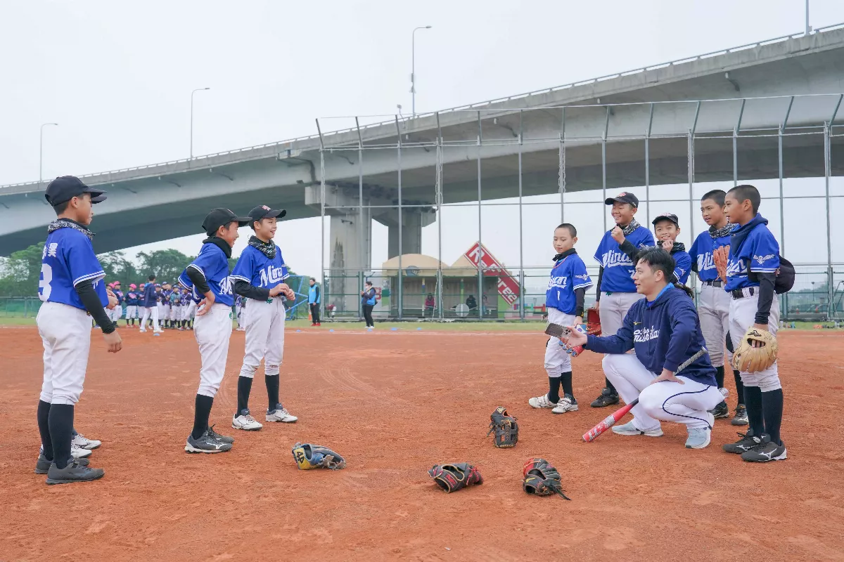 中職／戴培峰出席公益營 小朋友：古林走你傷心嗎？