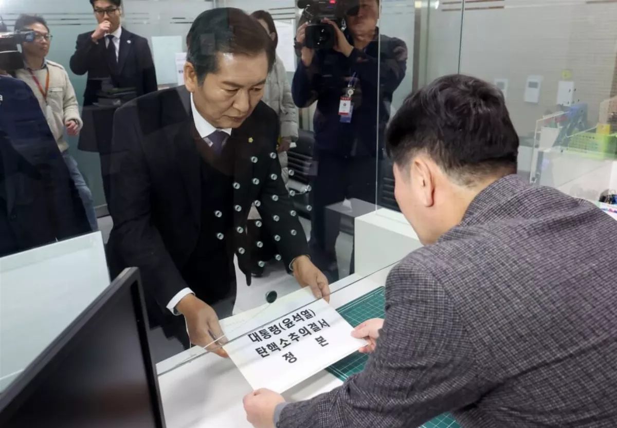 尹錫悅即刻停職照領總統薪水 是否下台將由憲法法庭裁定
