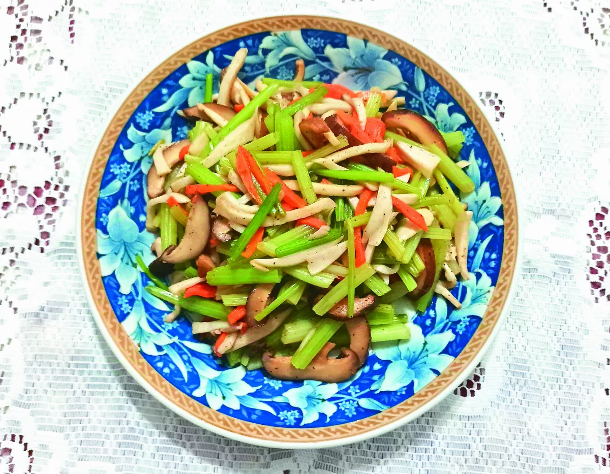 芹菜炒「勤」意