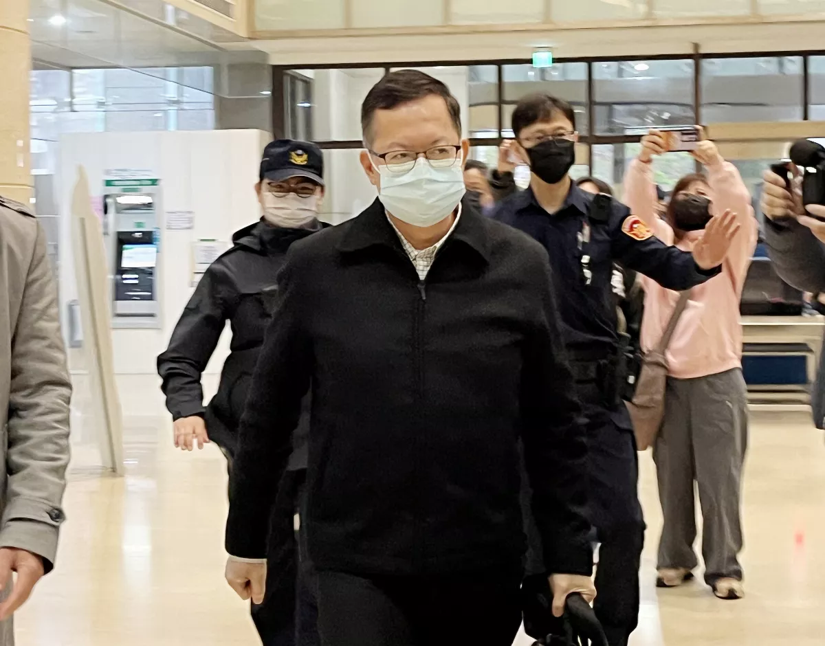 涉收賄500萬 鄭文燦出庭盼法院還清白