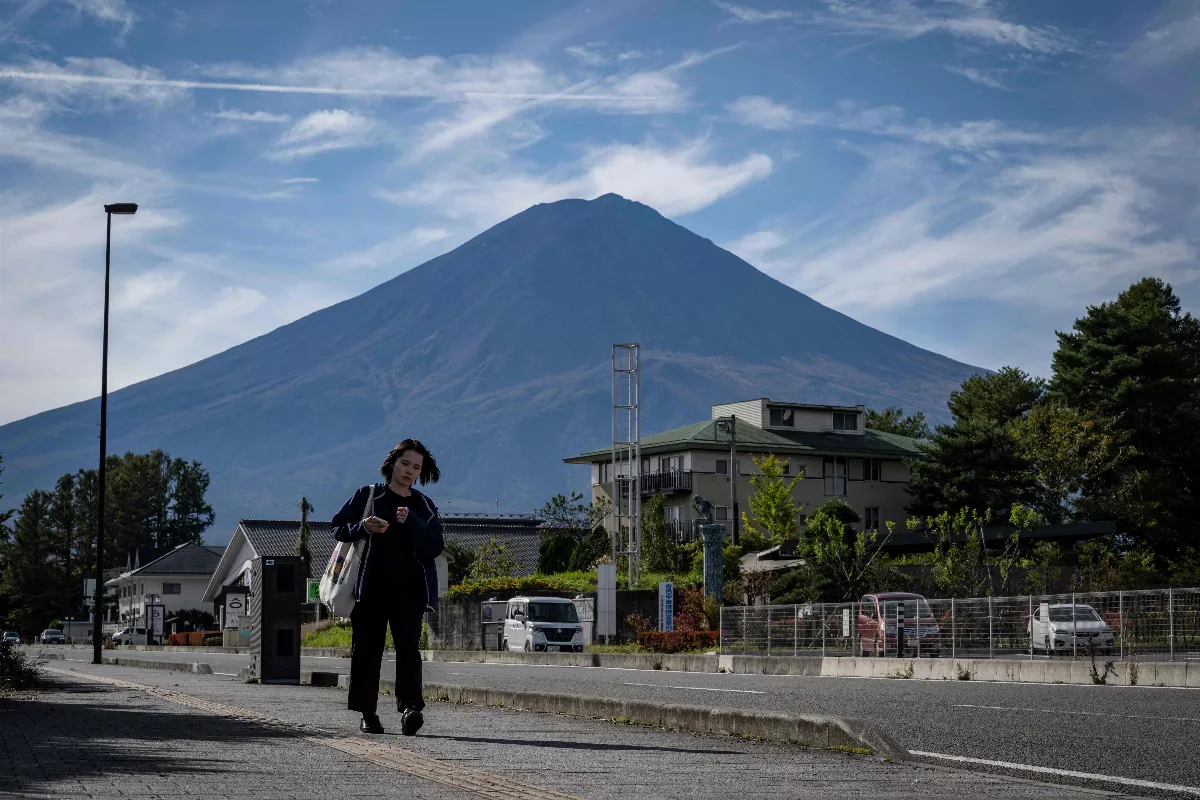 確保登山安全 富士山通行費擬調漲每人4000日圓