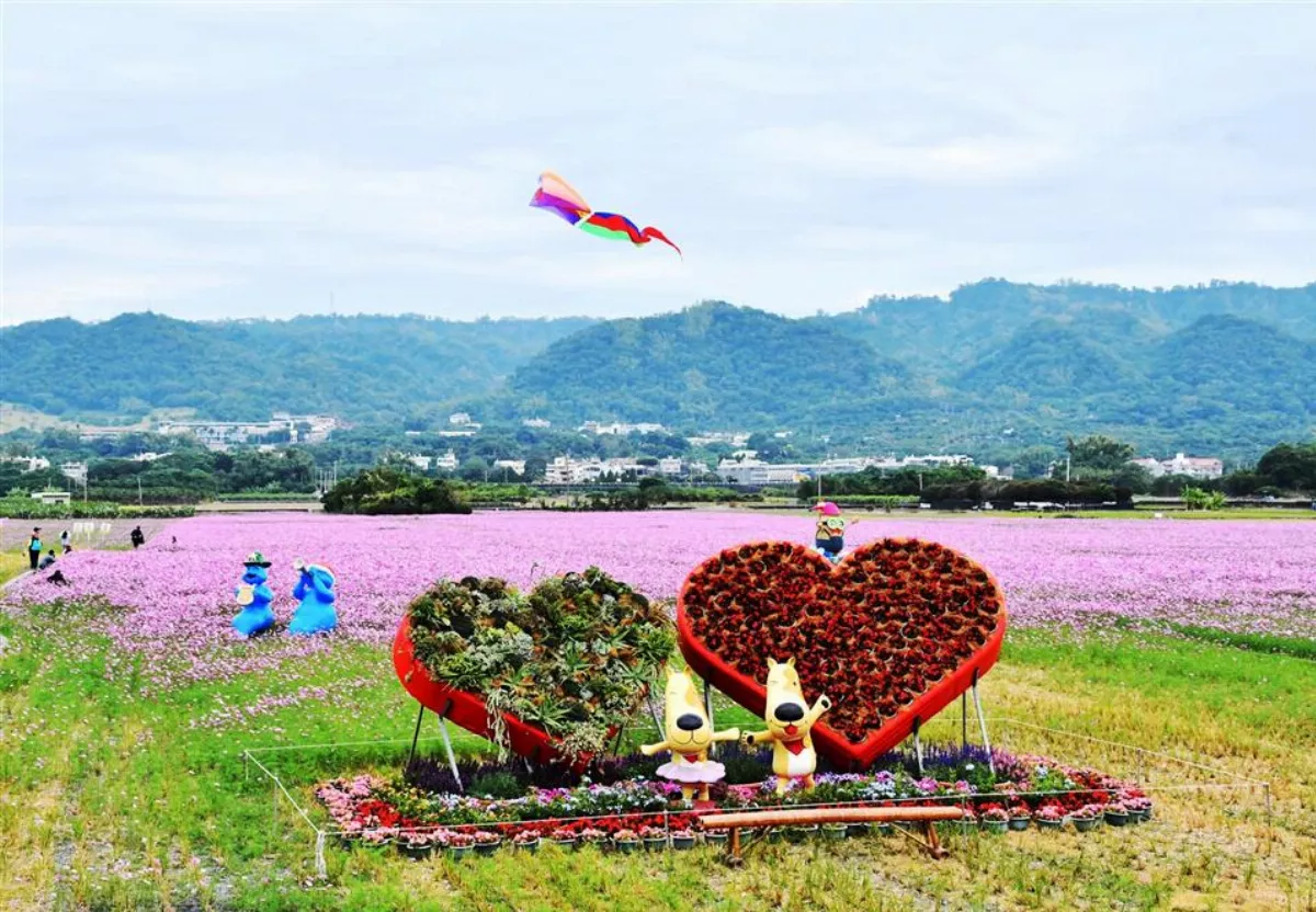 望高瞭花海季登場 體驗稻草裝置藝術