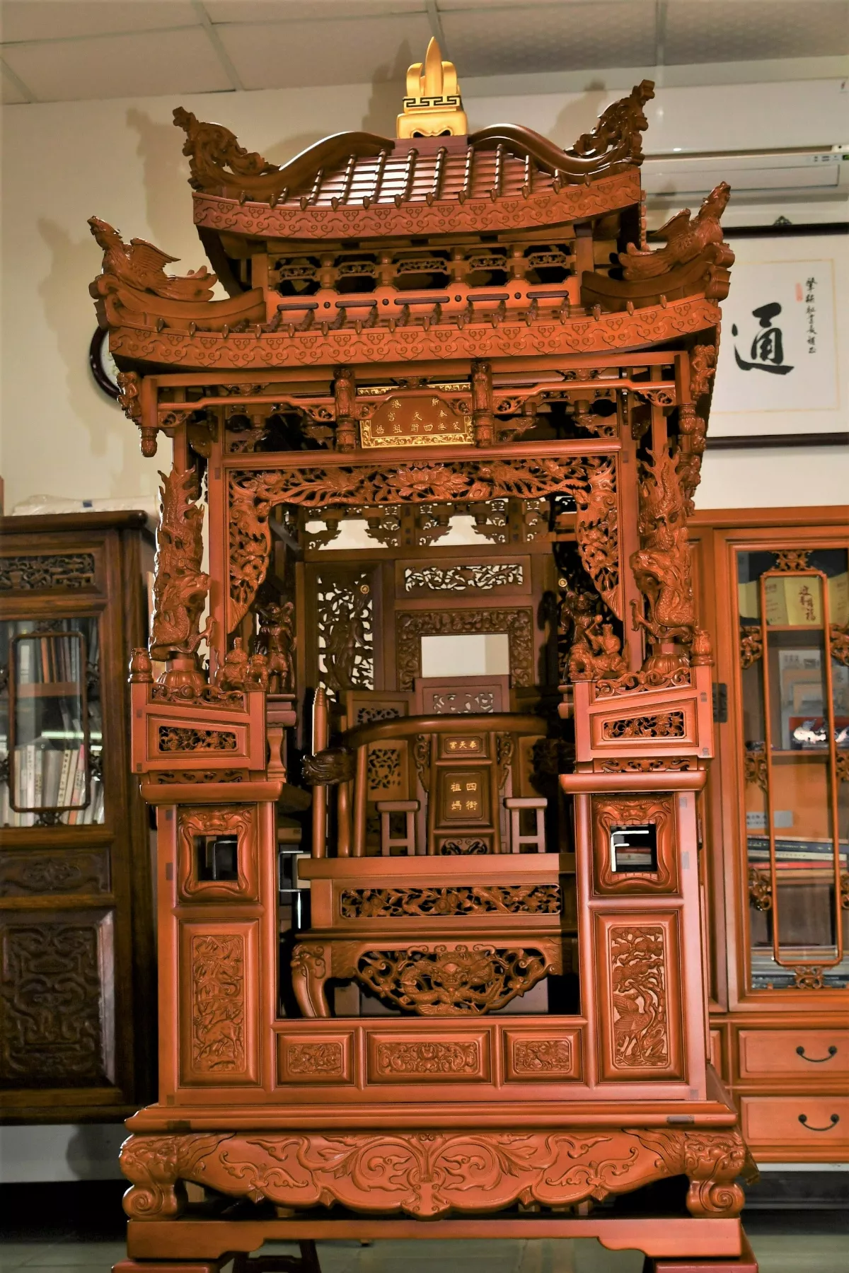 媽祖三聖筊擇定王肇楠   四年完成神轎展工藝內涵